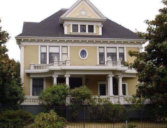 Shitet Vilë Private 3-Katëshe në Xhafzotaj