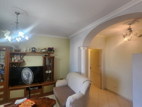 Shitet Apartament 2+1+2 pranë Muzeumit, Durrës