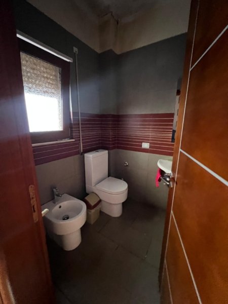 Shitet Vilë 3-Katëshe Durrës