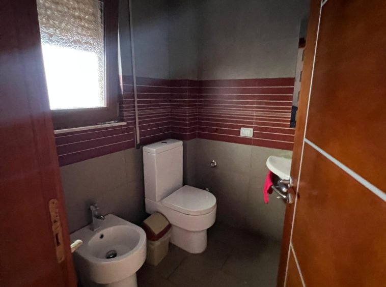 Shitet Vilë 3-Katëshe Durrës