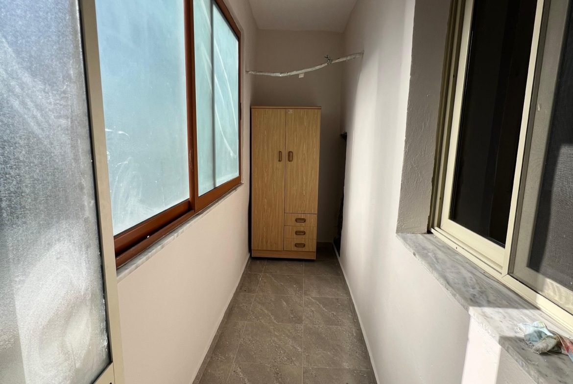 Shitet Apartament 1+1 Durres