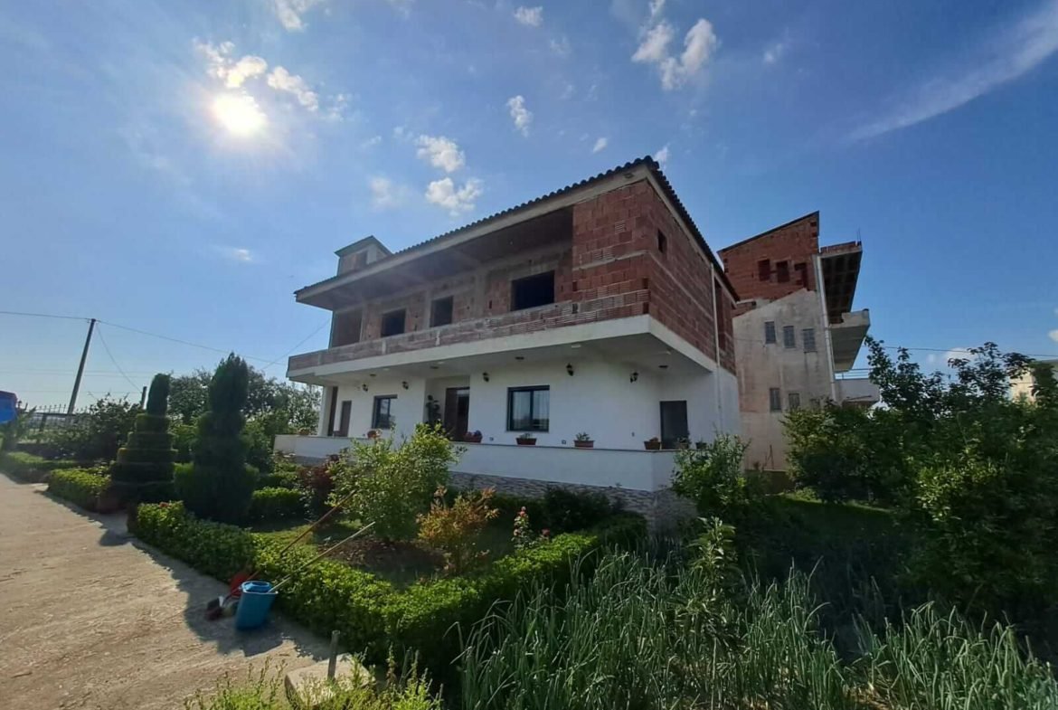 Shitet Vilë 2-Katëshe 3+1 pranë Fllakës & Xhafzotajt – Durrës