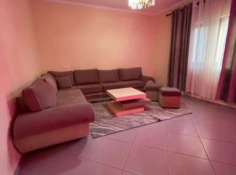 Shtepi me qera Durrës