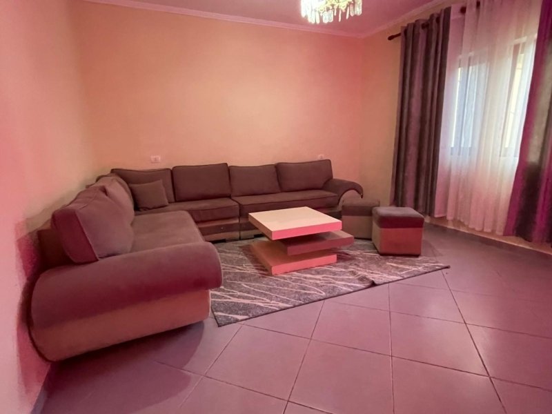 Shtepi me qera Durrës