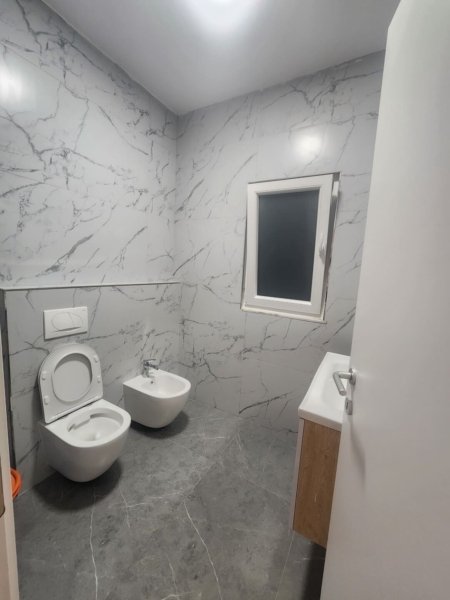 Apartament me qera tek Kazazi