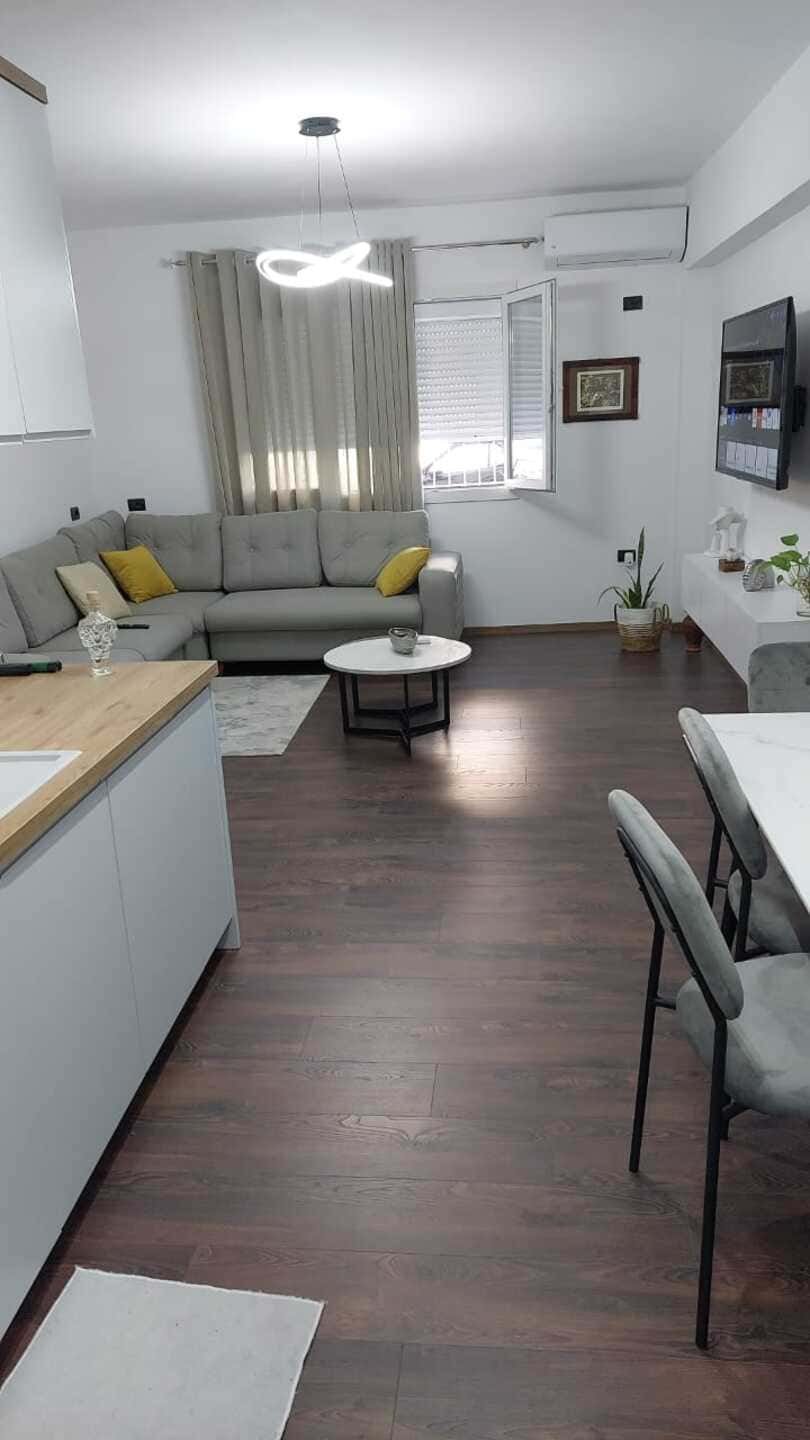 Apartament 1+1 me qira tek Pallati i Sportit