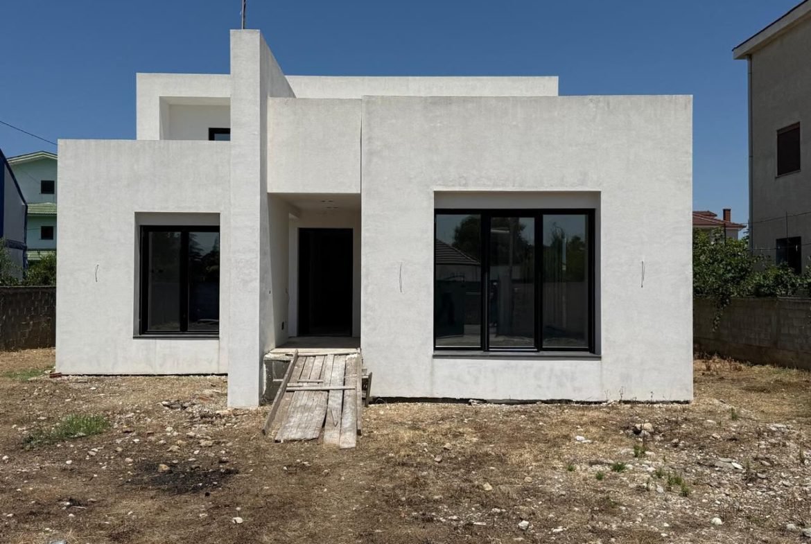 2-story private house for sale in Durrës with 640 m² land