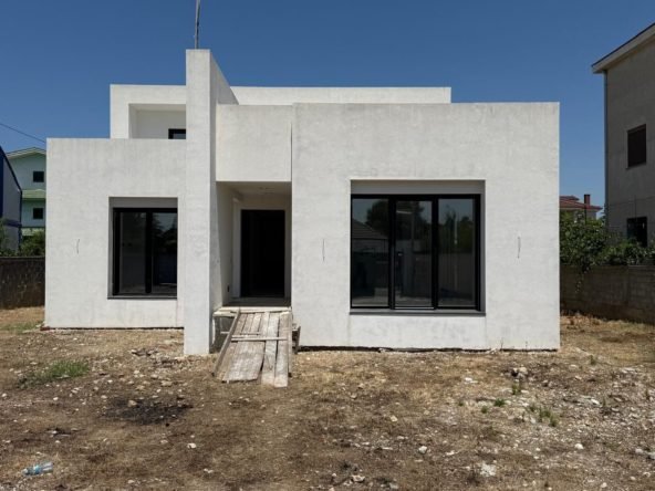 2-story private house for sale in Durrës with 640 m² land