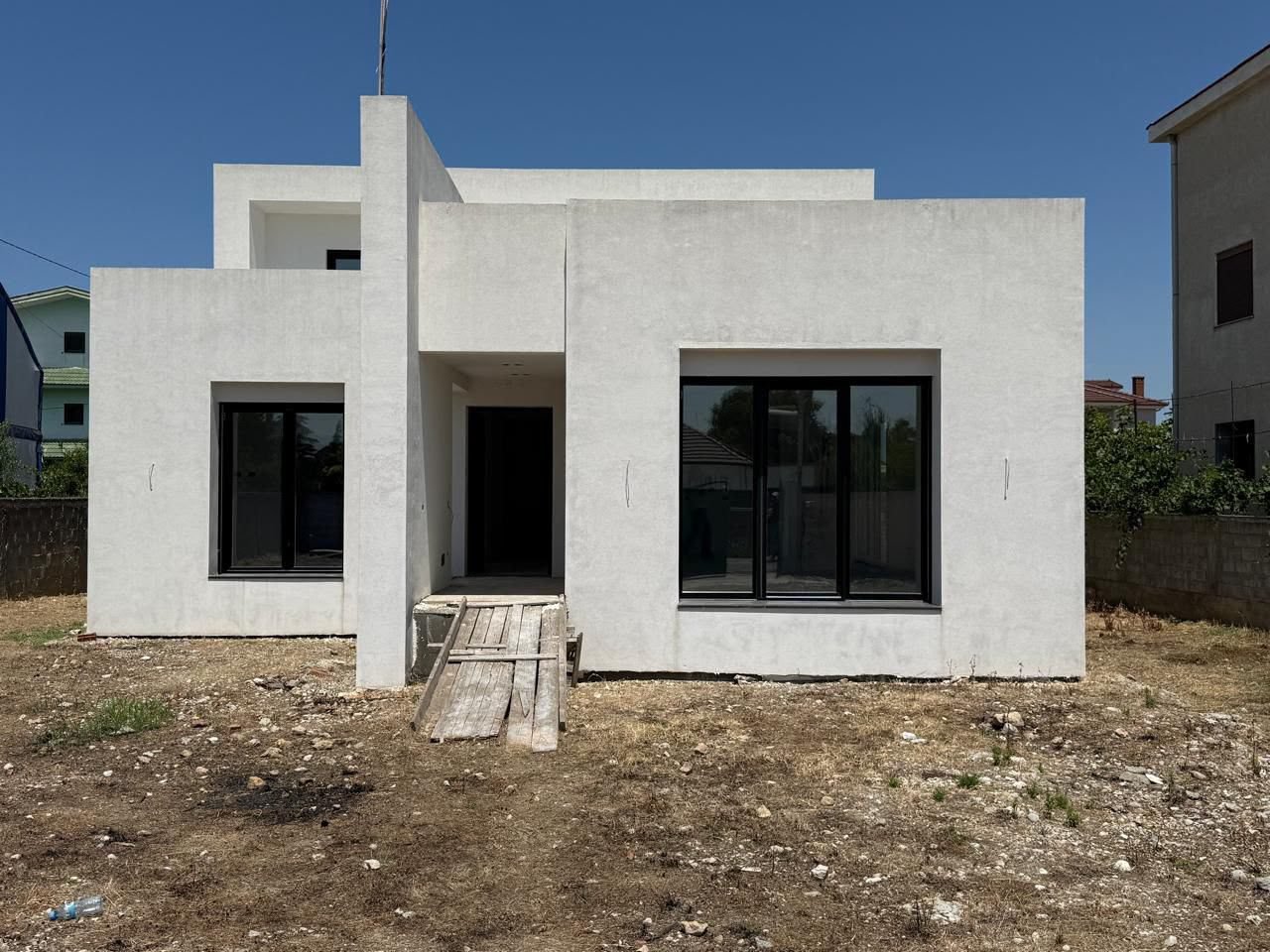 2-story private house for sale in Durrës with 640 m² land