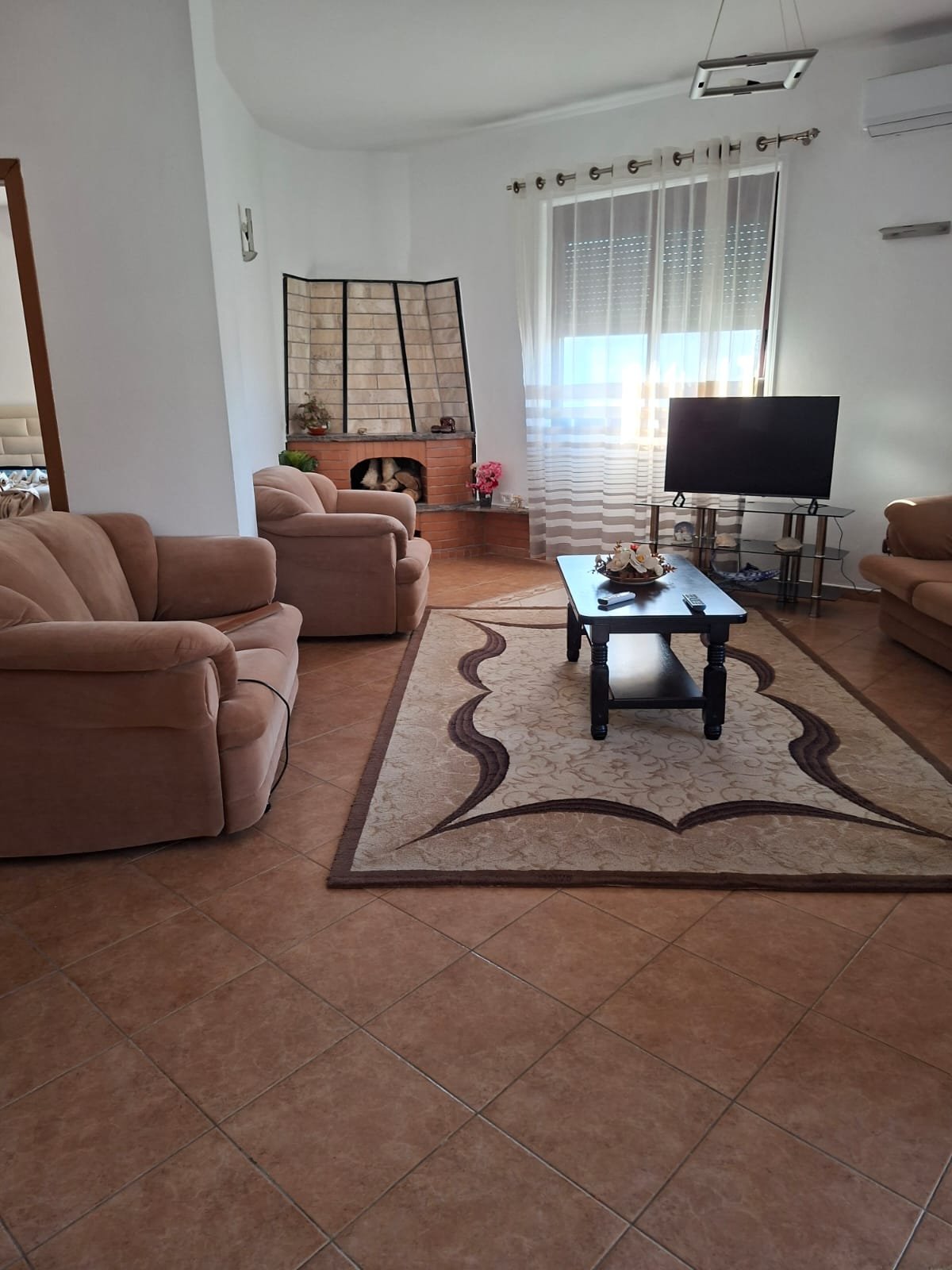 1+1 apartment for rent in Bora and Sara, 200 m²