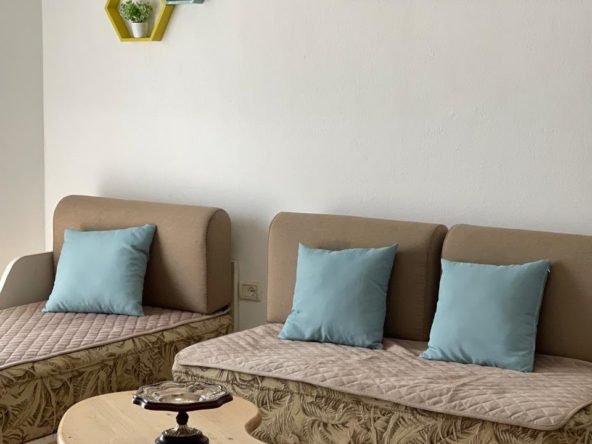 1+1 apartment for rent on the 4th floor near Hotel Germania in Durrës, with elevator access.