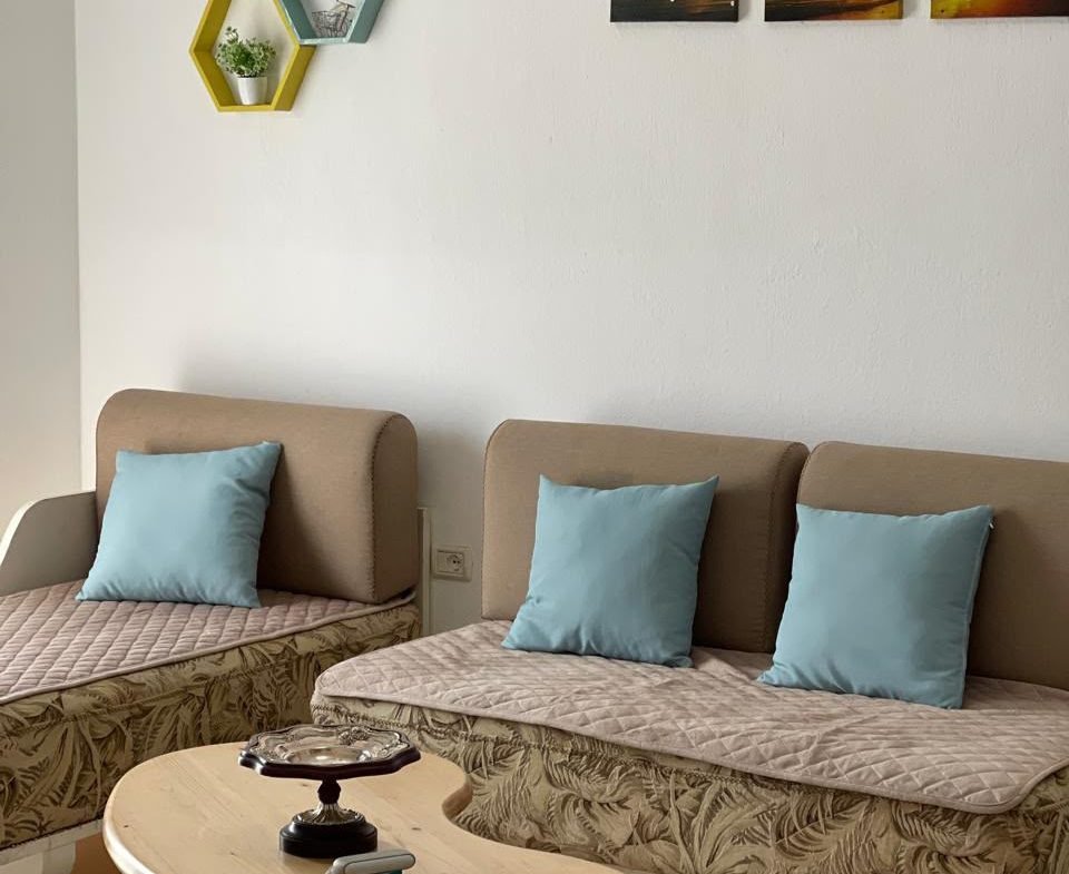 1+1 apartment for rent on the 4th floor near Hotel Germania in Durrës, with elevator access.