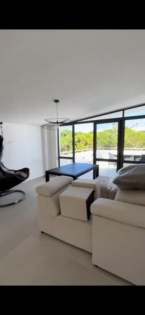 3+1 apartment for sale in Mali i Robit, 30 meters from the sea, with a balcony and veranda