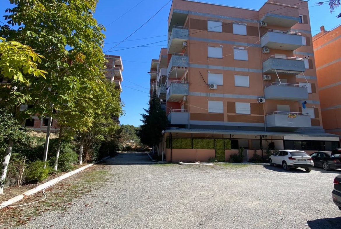 1+1 apartment for sale in Mali i Robit, Golem, 68 m²